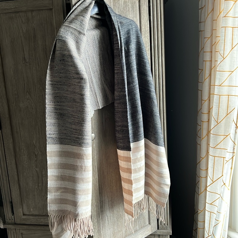 Neutral-colored scarf.